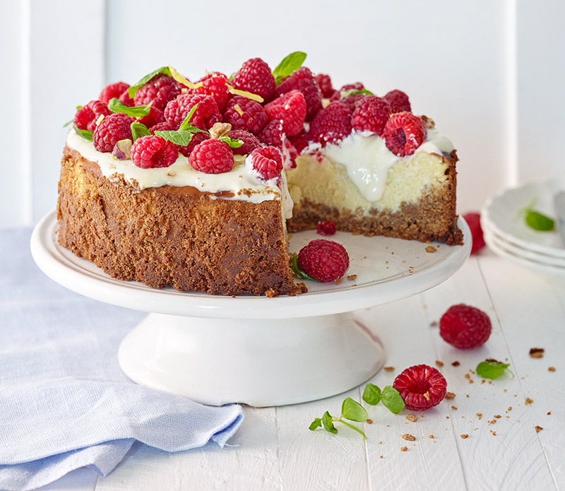 Cheesecake with crispbread base and raspberry topping | FINN CRISP