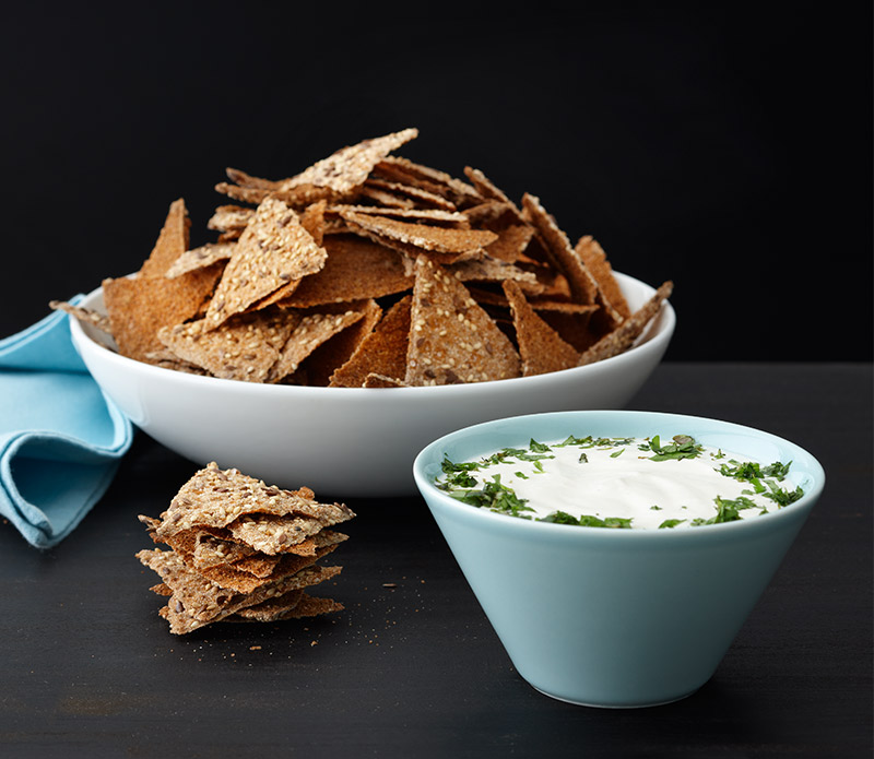 Homemade sour cream and onion dip| FINN CRISP